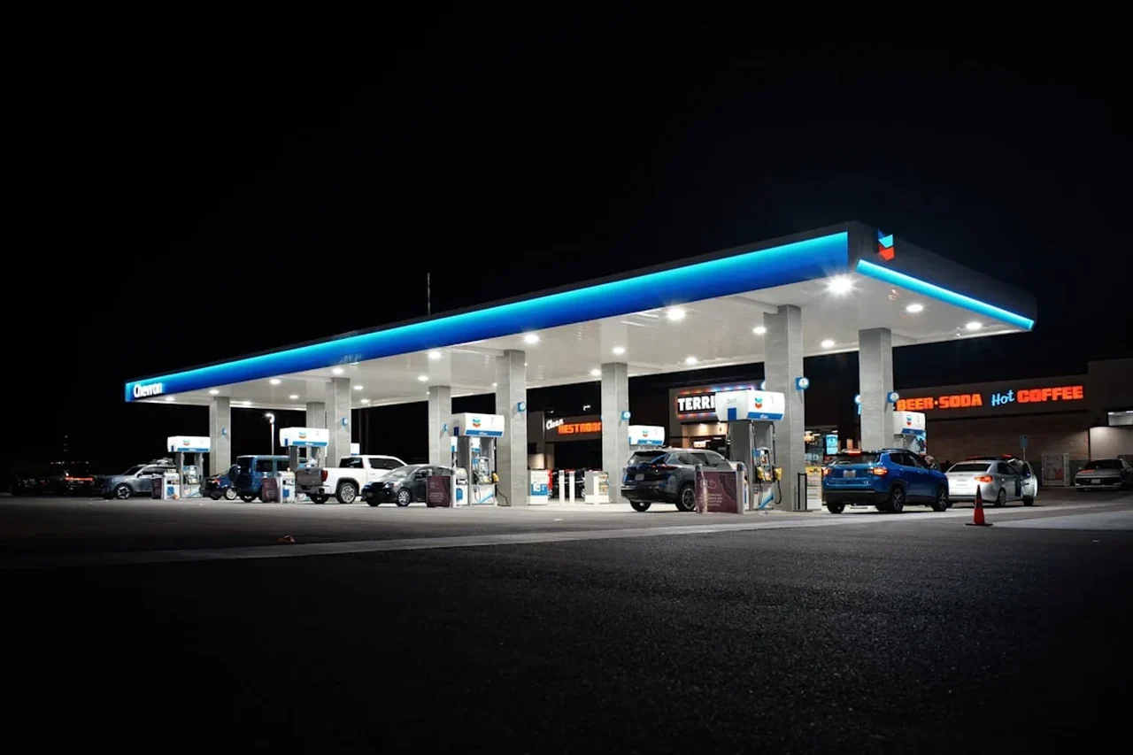 Petrol și întrebările pe care le ridică azi