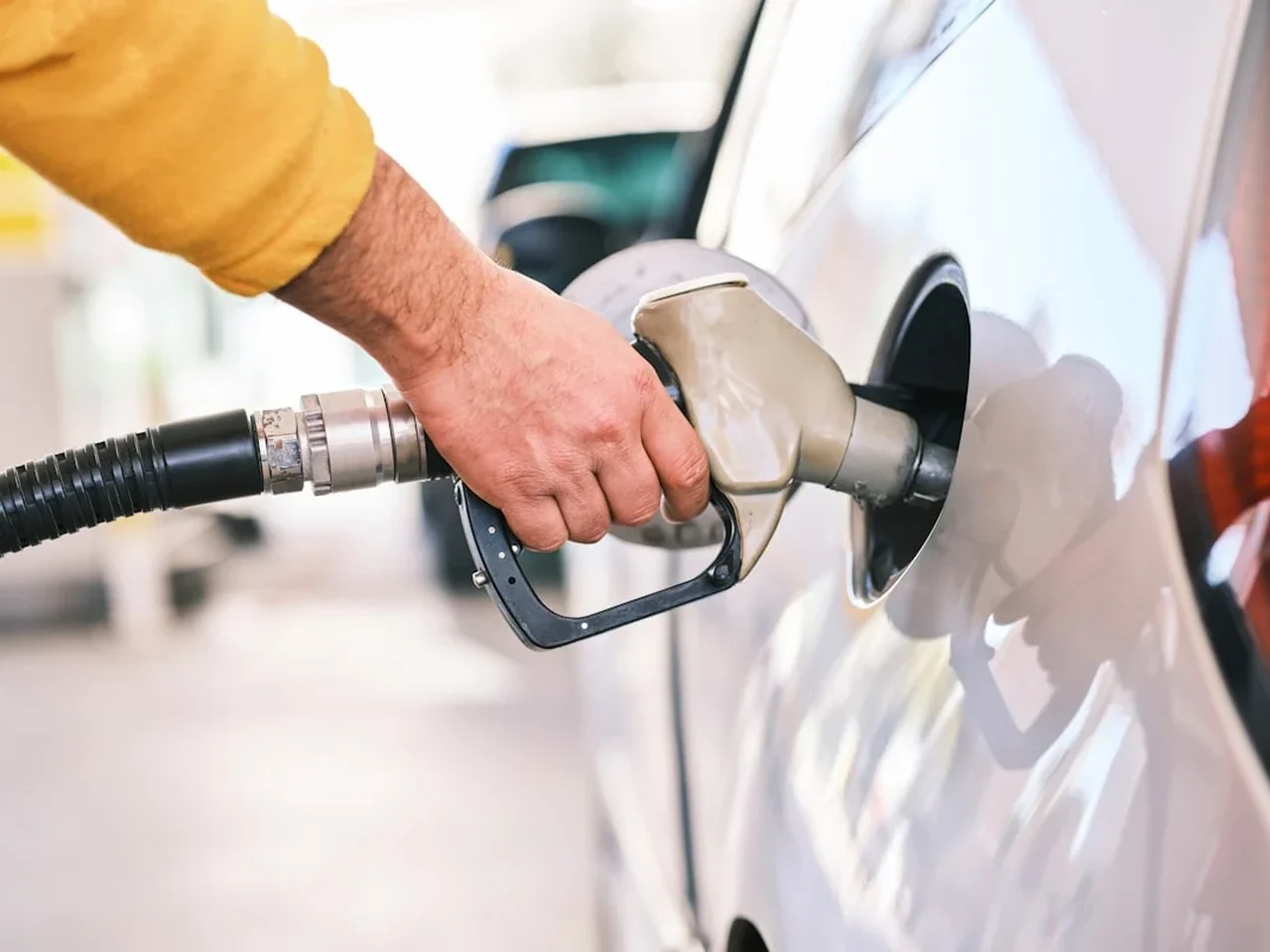 Prețul motorinei a scăzut miercuri după-amiază, benzina nu s-a modificat
