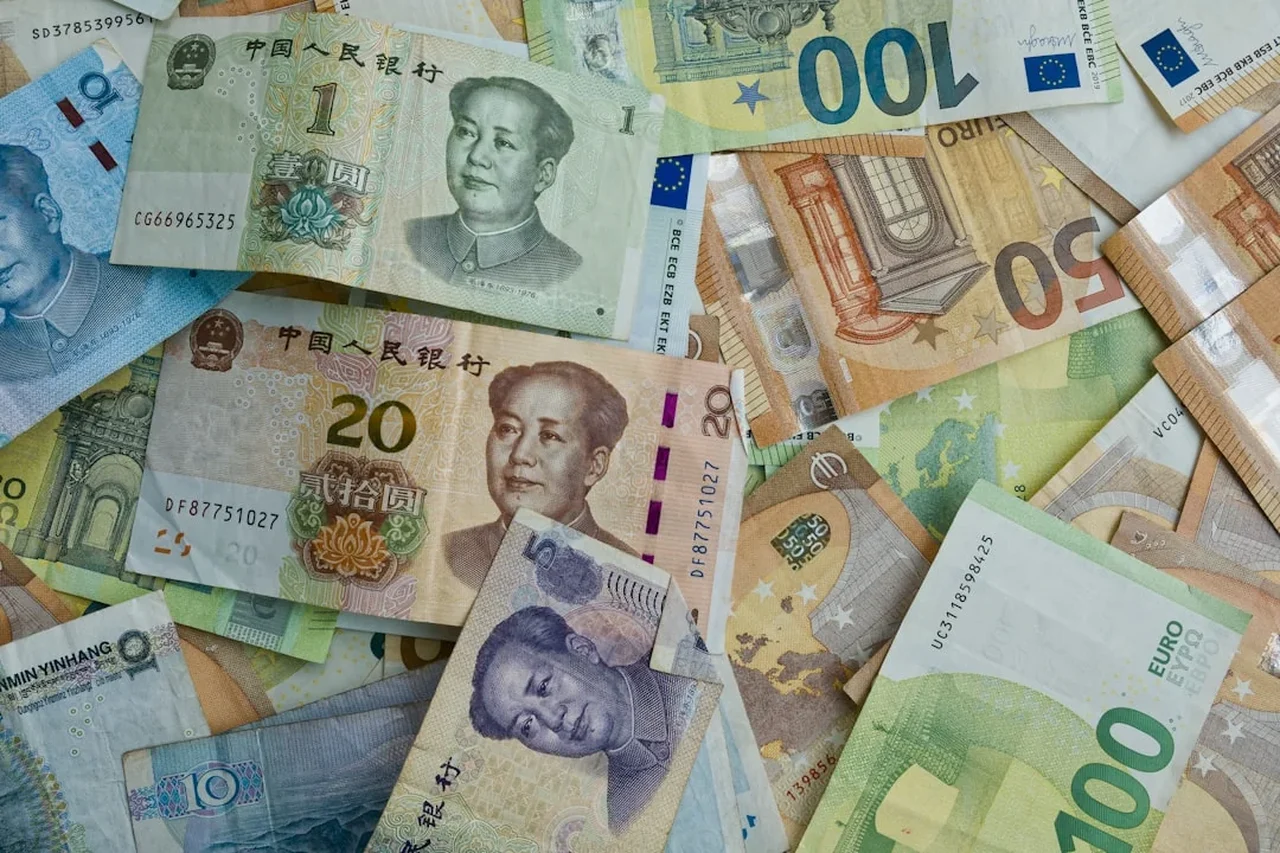 Curs valutar 9 iulie 2026: Euro și dolar înregistrează noi valori