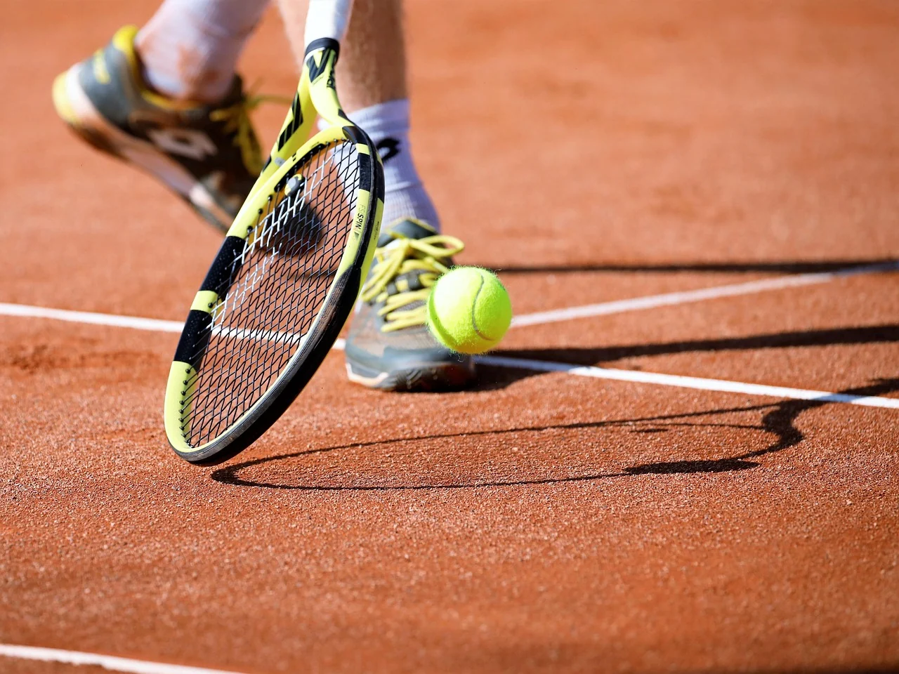Jannik Sinner câștigă la Wimbledon, alături de Alcaraz și legendele tenisului