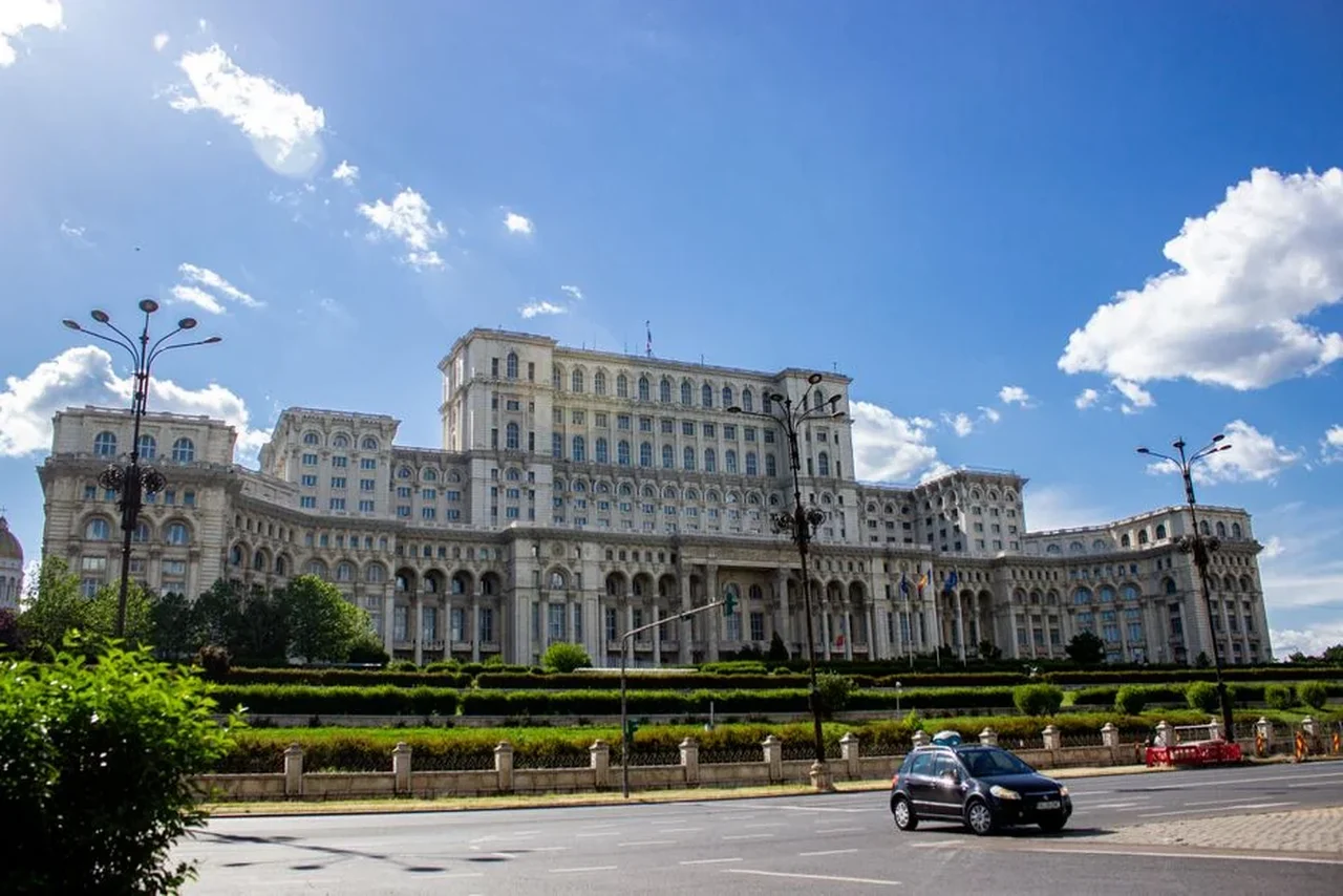 DIICOT ironizează ministrul Pîslaru pe Facebook, în contextul unei percheziții la Casa de Pensii