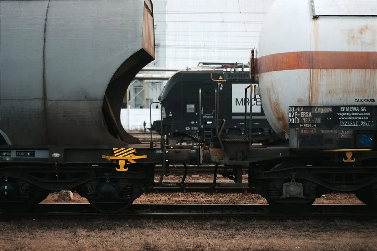 Accident feroviar în Constanța: cinci vagoane ale unui tren de marfă au deraiat, unul s-a răsturnat
