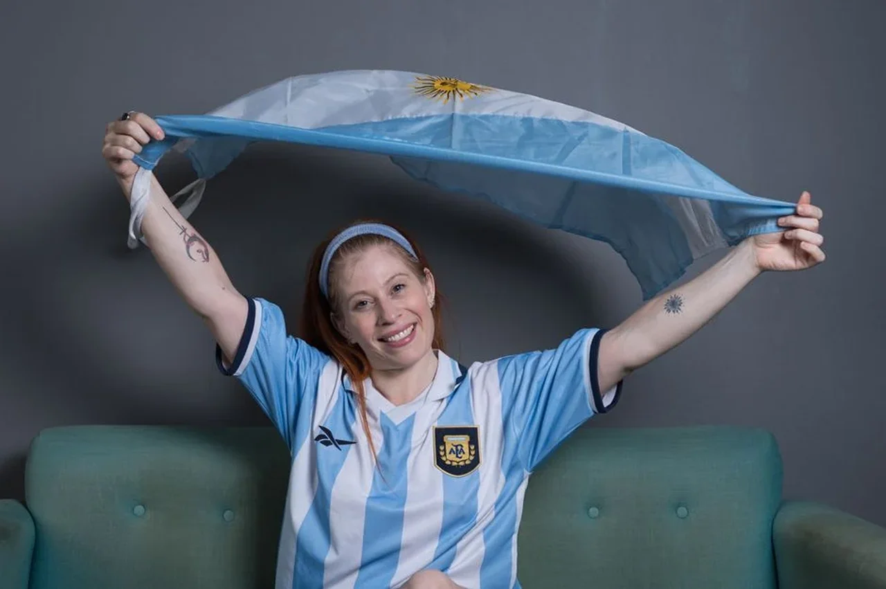 Nicolás Otamendi și-a tatuat o imagine cu Messi și trofeul Cupei Mondiale