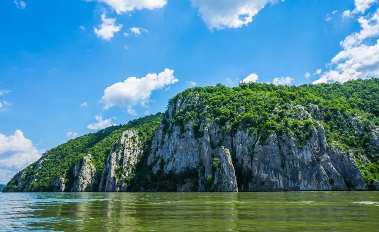 Nivelul Dunării la Cernavodă a mai scăzut 4 cm și a atins un nou minim istoric. TABEL: Cum va fi oprit reactor