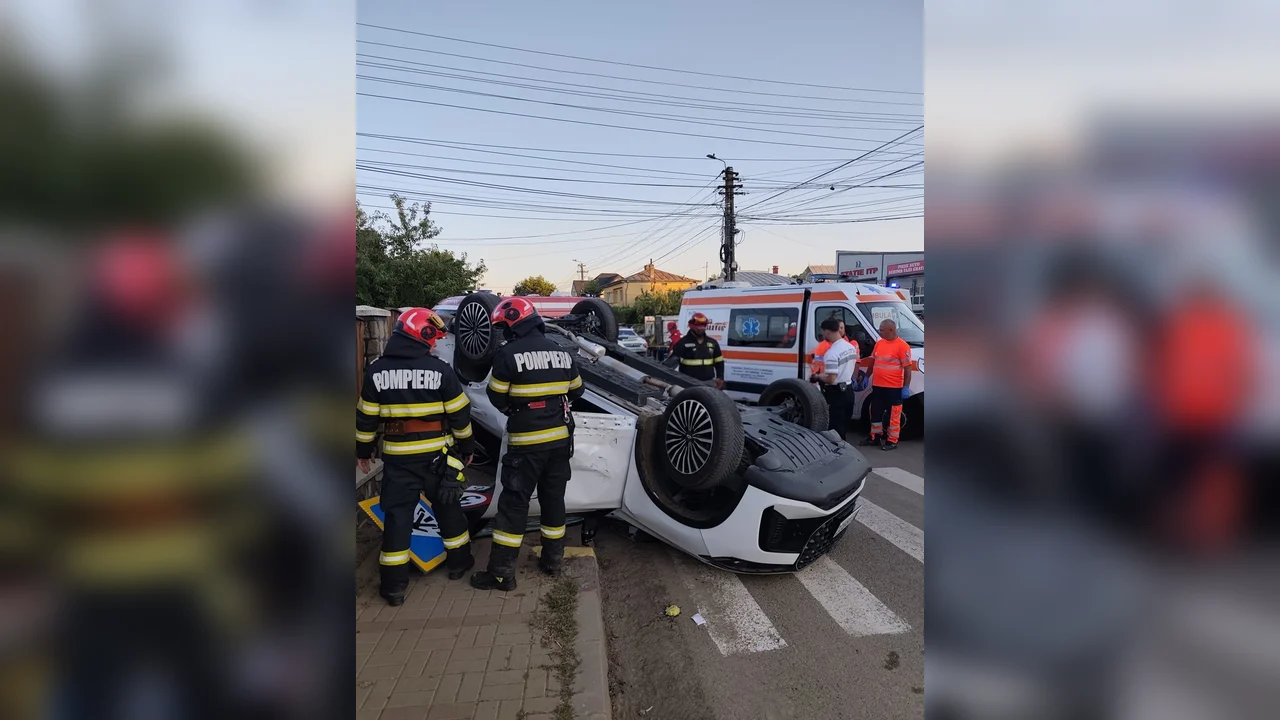 Accident în Botoșani: șapte persoane la spital, o mașină răsturnată