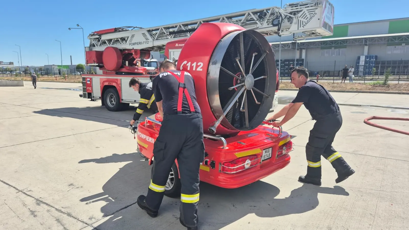 Esențial: incendiu la hala de piese auto din Parcul Industrial Oradea