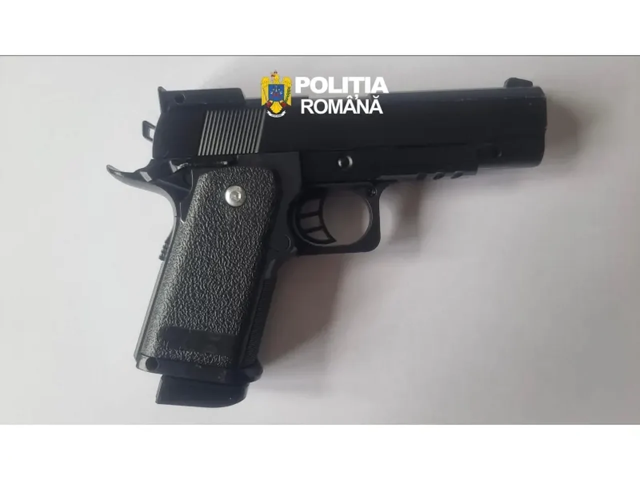 Video cu armă pe social media: trei percheziții la Modelu, Călărași