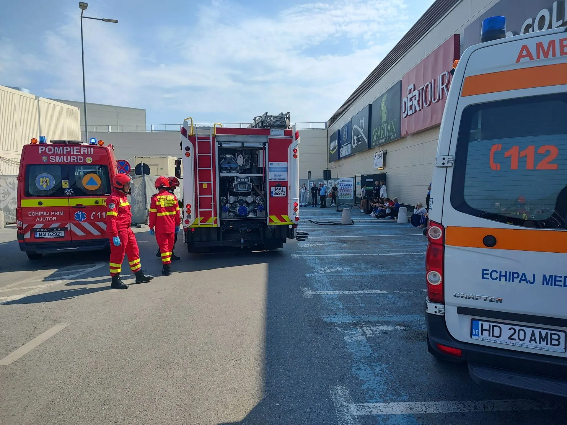 Incendiu într-un complex din Deva: evacuare în masă