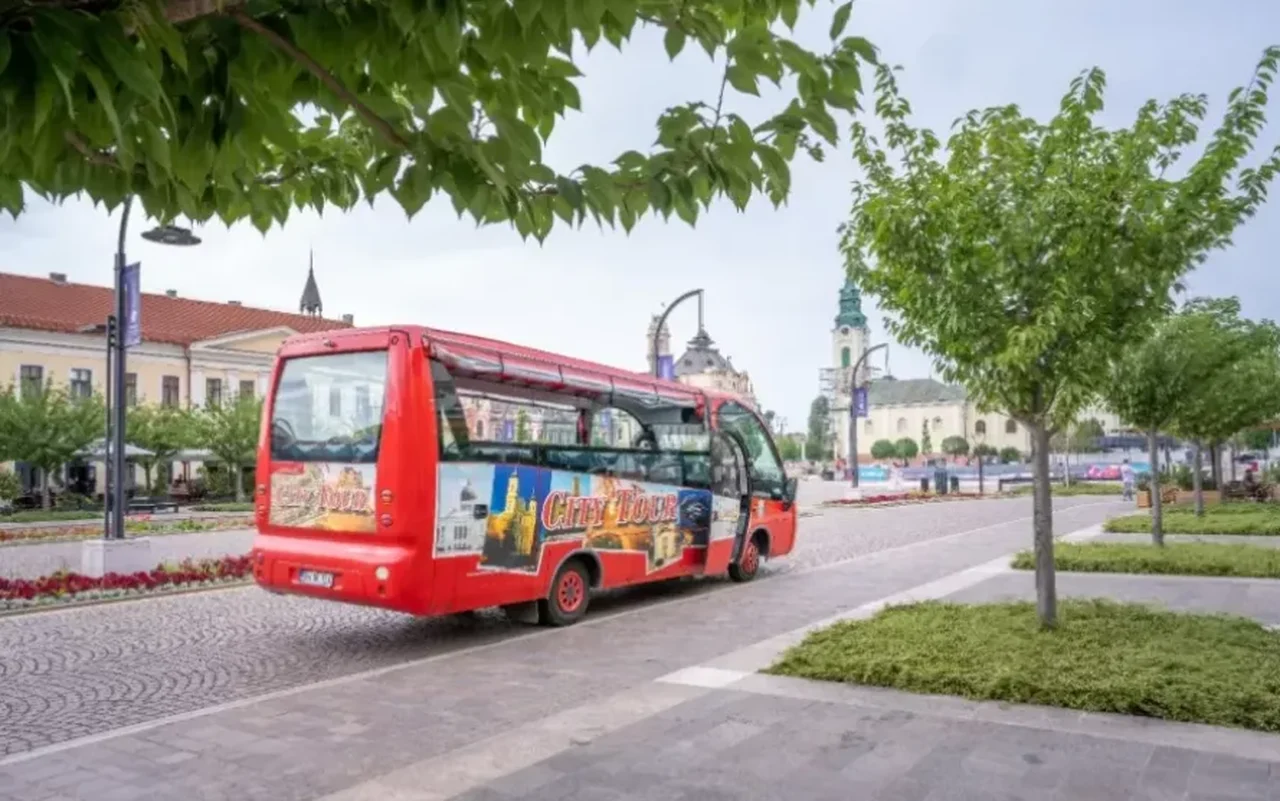 Oradea: Autobuzul turistic circulă în weekendul 8–9 august